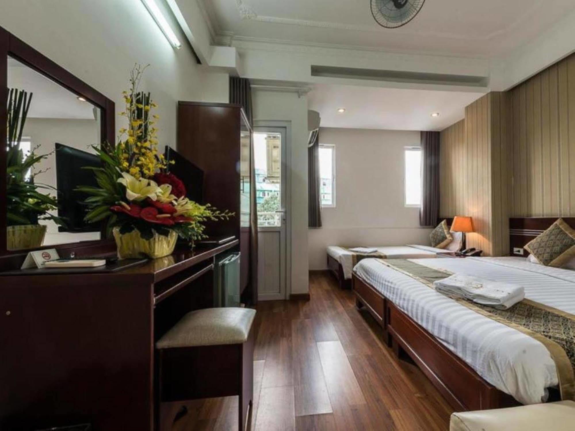 Saigon Odyssey House Hotel Хошимин Екстериор снимка