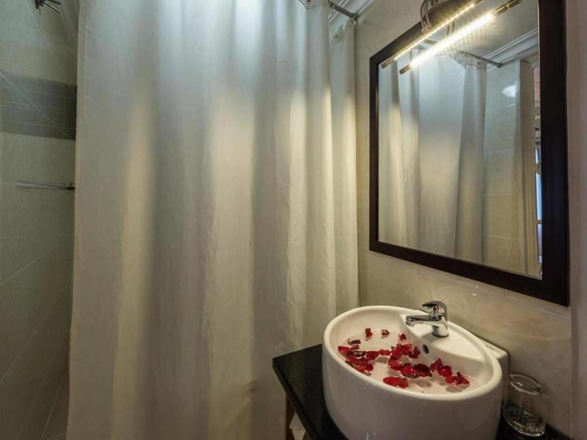 Saigon Odyssey House Hotel Хошимин Екстериор снимка